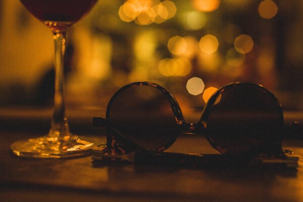 How to Effectively Spray Alcohol on Your Bed at Night - atozalcohol.com